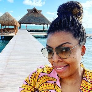 Meet your Posher, Elizabeth